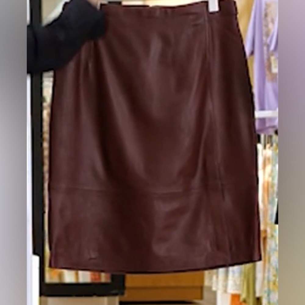 Vince
Leather
Pencil Skirt Elegant Burgundy Leather Skirt - Picture 5 of 16